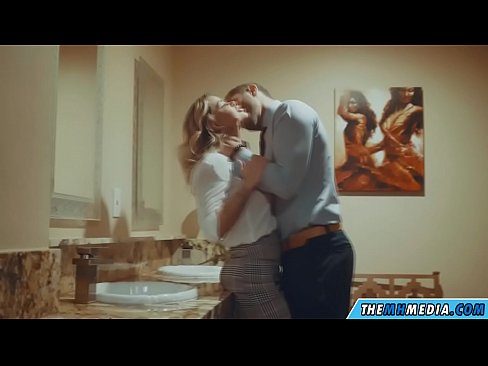 ❤️ Når en barmfagre blondine forfører deg på et offentlig toalett ❤ Sexvideo hos oss no.xxxdesichudai.ru ❌